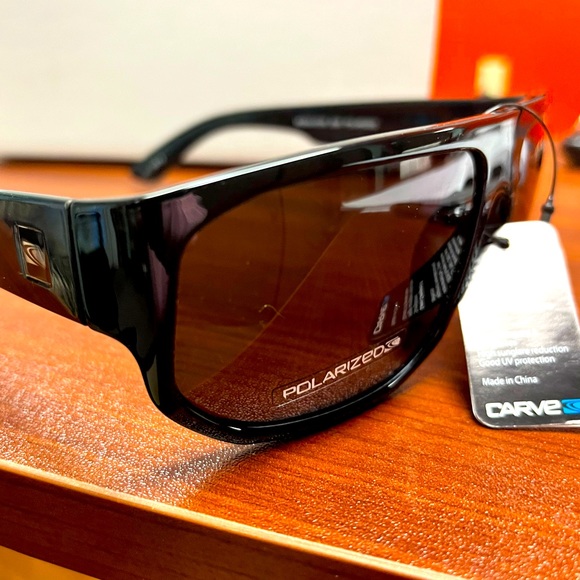 Carve polarized UV unisex black sunglasses - Picture 3 of 3